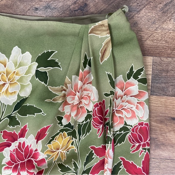 Talbots Floral Silk Skirt Size Medium - Picture 10 of 14